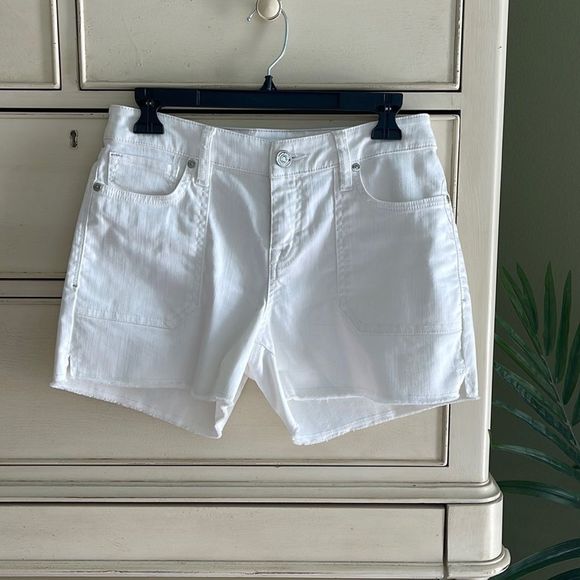 Tommy Bahama Pants - Tommy Bahama Ella Twill White Shorts. Size 2